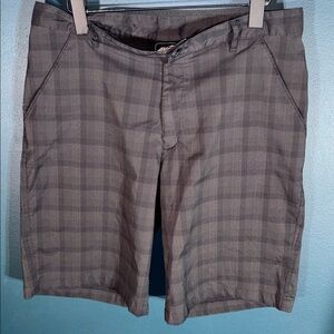 AVIA Men’s Black Plaid Golf Shorts Size 34